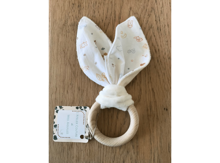 Hochet anneau dentition bébé , en tissu Milky tout doux, coton dessins bébé, coloris blanc, écru .