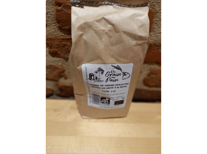 Farine de grand epeautre moulue sur pierre à la ferme