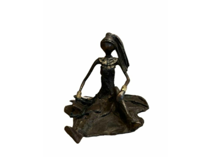 SCULPTURE BRONZE FEMME ASSISE - 25 CM -