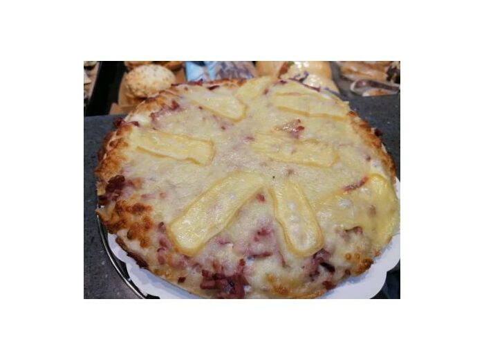 La pizza boeuf cheddar - Boulangerie pâtisserie La Craquan'Tine à Marly