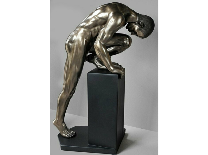 HOMME ATHLETE PIED SUR SOCLE