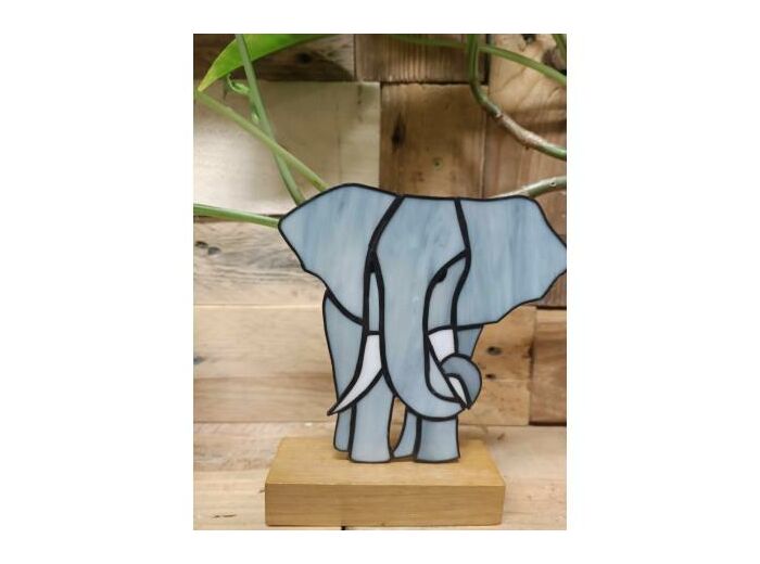 ELEPHANT D'AFRIQUE vitraux Tiffany sur socle en orme - JEFF - SUR LE TROTTOIR D'EN FACE