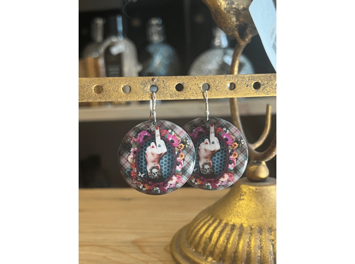 Ligne 29- Boucle d'oreille Doigt d'honneur