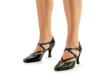 Fabiola - Chaussures de danses fermées en cuir noir avec ouverture séduisante - Werner Kern