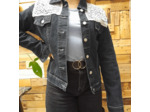 Veste en Jean UPCYCLÉE - MAGDA - Taille 42 - Dentelle Calais/Caudry - Coton - MARIE-LOUISE CREATIONS - Sur le trottoir d'en face