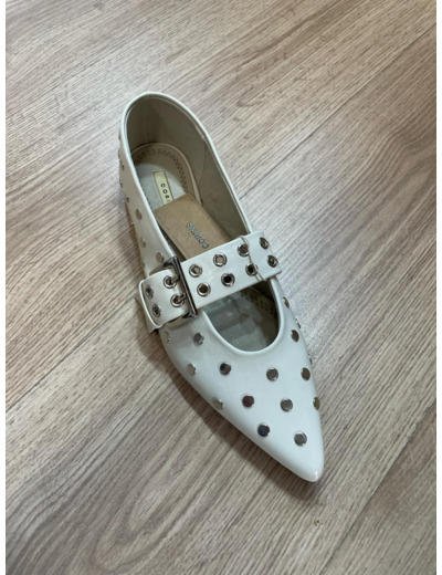 Ballerines pointues cloutées