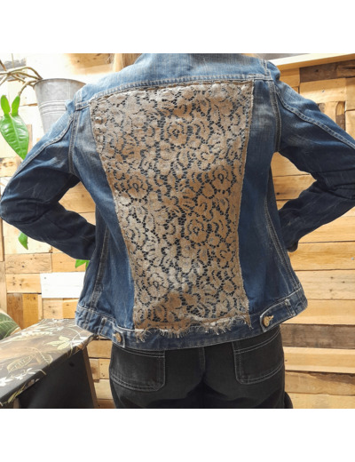 Veste en Jean UPCYCLÉE - LOUANA - Taille M - Dentelle Calais/Caudry - Coton - MARIE-LOUISE CREATIONS - Sur le trottoir d'en face