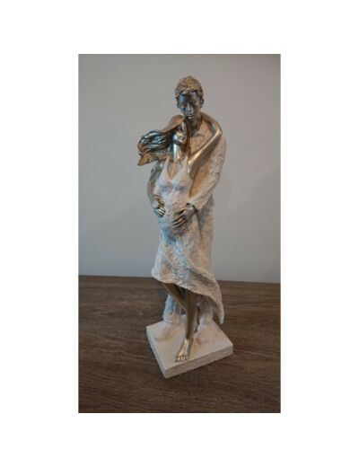 Figurine couple enlacé femme enceinte - Zen Deco