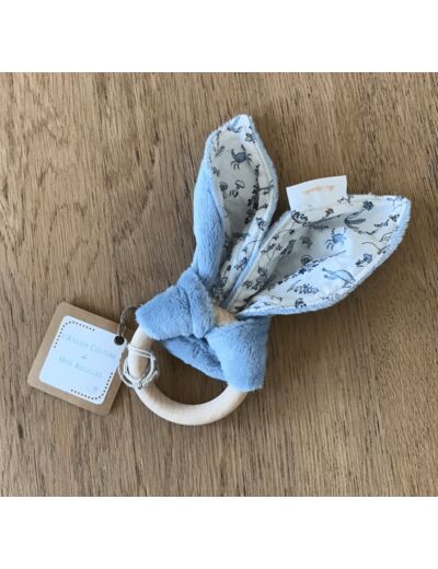 Hochet anneau dentition bébé , tissu Milky tout doux bleu, coton Liberty blanc, bleu.