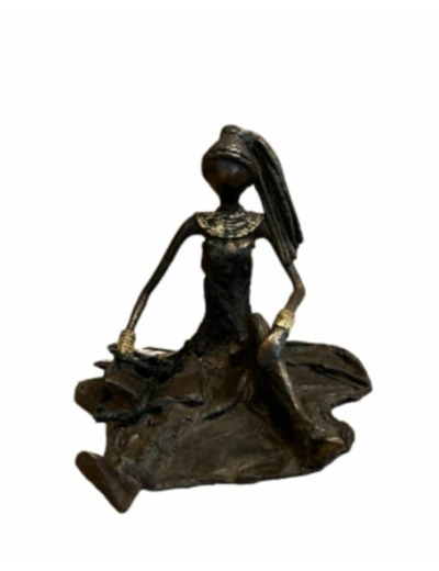 SCULPTURE BRONZE FEMME ASSISE - 25 CM -