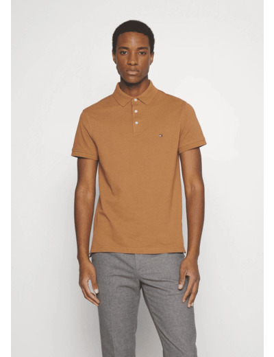 Polo Tommy Hilfiger ajusté marron en coton bio stretch