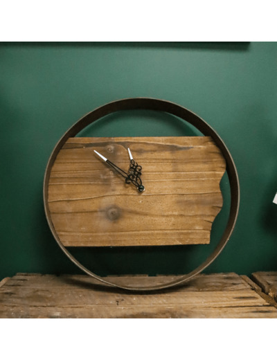 Horloge en fer et bois