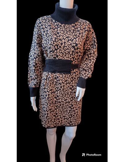 Robe léopard col roulé disponible en marron et noire
