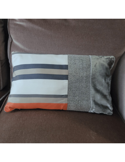 « Le Coussin » by Le Grand Duc - Ref 241011