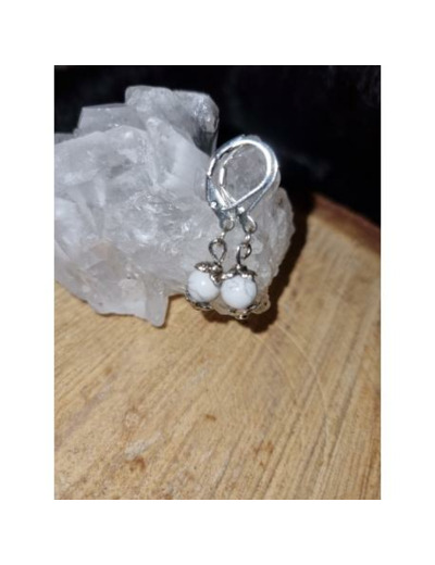 Boucles d'oreilles dormeuses howlite, fait main