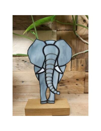 ELEPHANT D'AFRIQUE II vitraux Tiffany sur socle en orme - JEFF - SUR LE TROTTOIR D'EN FACE