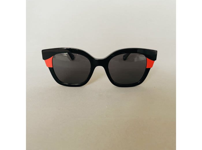 Lunettes De Soleil Woow Modèle Super Groove 2 Coloris Noir et Rouge