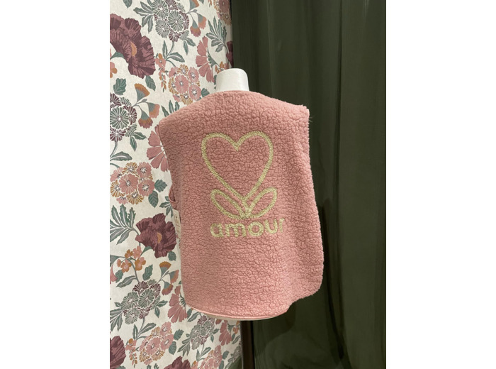 veste sans manches rose à inscription "AMOUR"