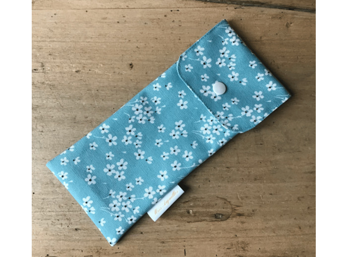 Pochette plate , haute, tissu bleu fleuri, enduit