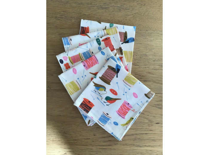 Serviette apéritive ou de table , tissu oiseaux et bobines