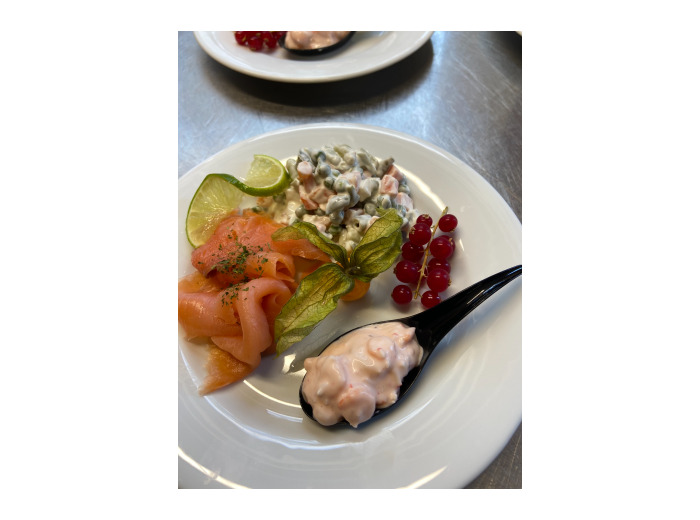 Assiette de saumon fumé garnie - Boucherie Chez Christophe