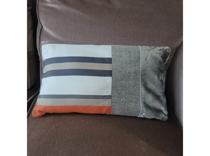 « Le Coussin » by Le Grand Duc - Ref 241011