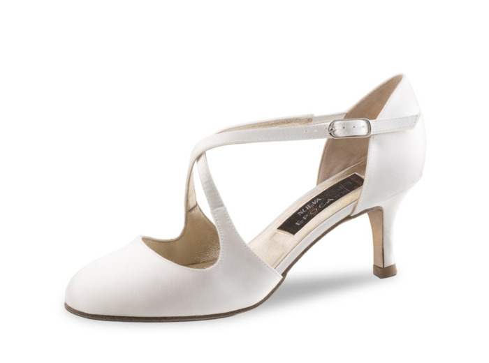 India LS - Chaussures de mariage fermées en satin blanc et semelle cuir lisse - Nueva Epoca