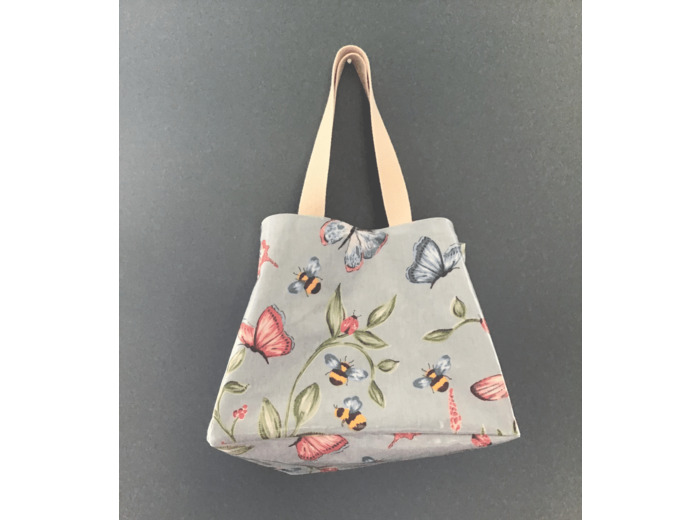 Sac cabas en bandoulière, toile enduite motifs nature, papillons, coccinelles, bourdons sur fond bleu