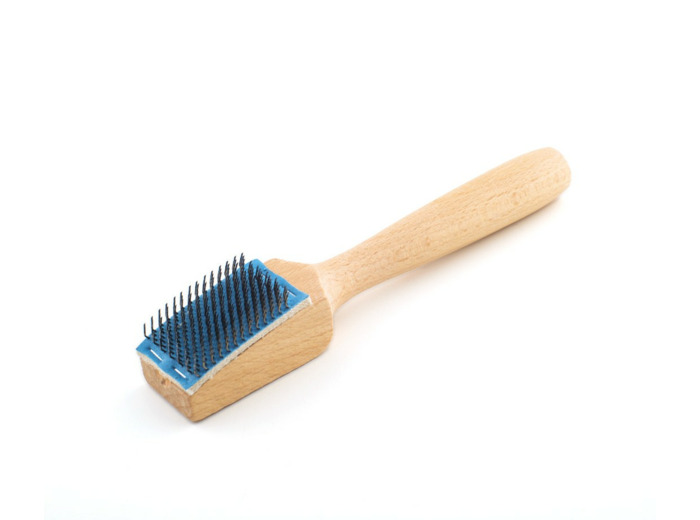 Brosse métallique pour l'entretien des semelles - Werner Kern