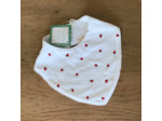 Bandana bavoir bébé , petites fraises sur fond blanc