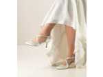 India LS - Chaussures de mariage fermées en satin blanc et semelle cuir lisse - Nueva Epoca