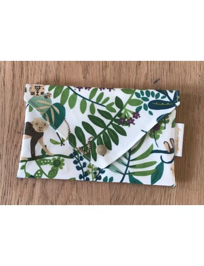 Pochette feuillage, en tissu enduit , coloris vert et blanc