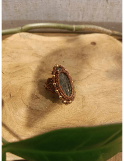 Bague Micromacramé BOIS PETRIFIE- REF 13 - DE FILS ET DE PIERRES - Sur le trottoir d'en face