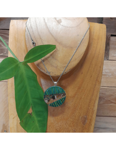 Collier en bois - VERT - VE23 - C'EST DANS L'AME - Sur le trottoir d'en face