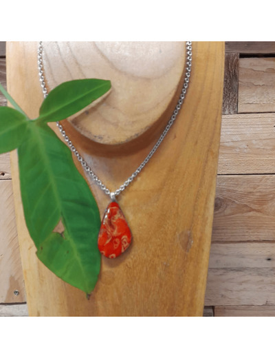 Collier en bois - ROUGE / ORANGE - COTRIR001- C'EST DANS L'AME - Sur le trottoir d'en face