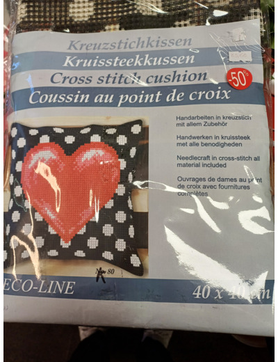 Coussin au point de croix coeur