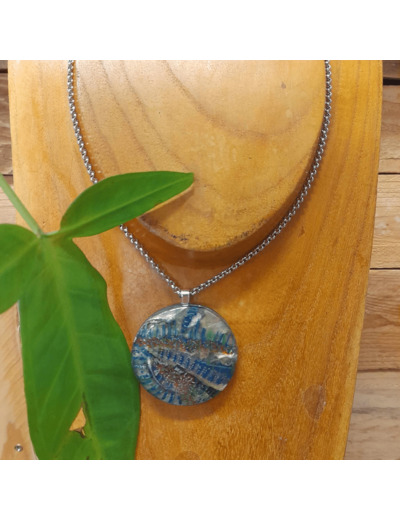 Collier en bois - BLEU - BL08 - C'EST DANS L'AME - Sur le trottoir d'en face