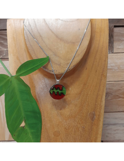 Collier en bois - ROUGE / VERT - ROVE02 - C'EST DANS L'AME - Sur le trottoir d'en face