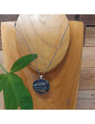 Collier en bois - BLEU - BL20 - C'EST DANS L'AME - Sur le trottoir d'en face