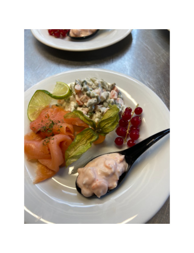 Assiette de saumon fumé garnie - Boucherie Chez Christophe