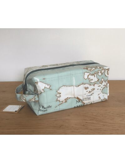 Trousse rectangulaire en tissu  enduit, carte du monde vert clair