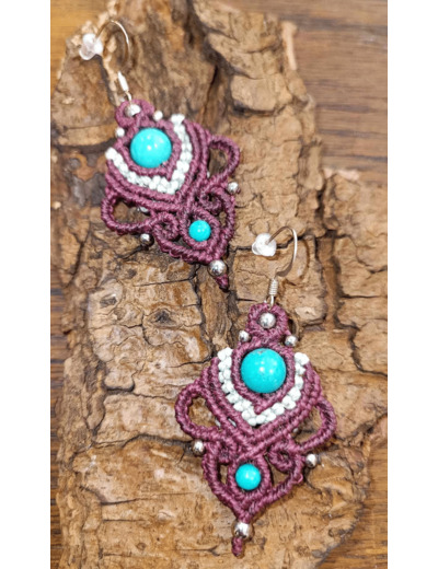 Boucles d'oreilles en micro-macramé HOWLITE TEINTÉE - SÉRÉNITÉ Réf:58- DE FIL ET DE PIERRES - Sur le trottoir d'en face