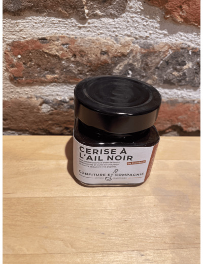 Confiture artisanle cerise à l'ail noir