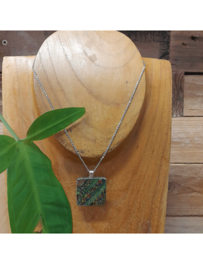 Collier en bois - VERT - VE04 - C'EST DANS L'AME - Sur le trottoir d'en face