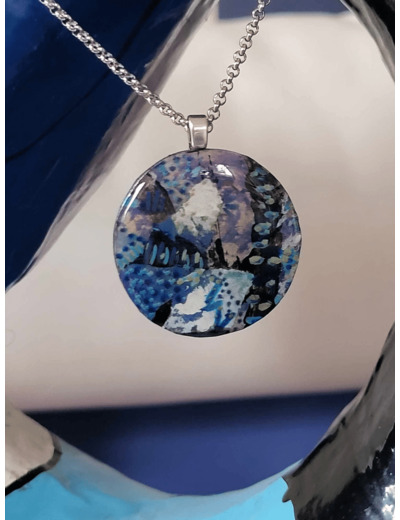 Collier en bois - Bleu et violet - BL16 - C'EST DANS L'AME - Sur le trottoir d'en face