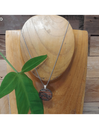 Collier en bois - Rose et noir - RONO03 - C'EST DANS L'AME - Sur le trottoir d'en face